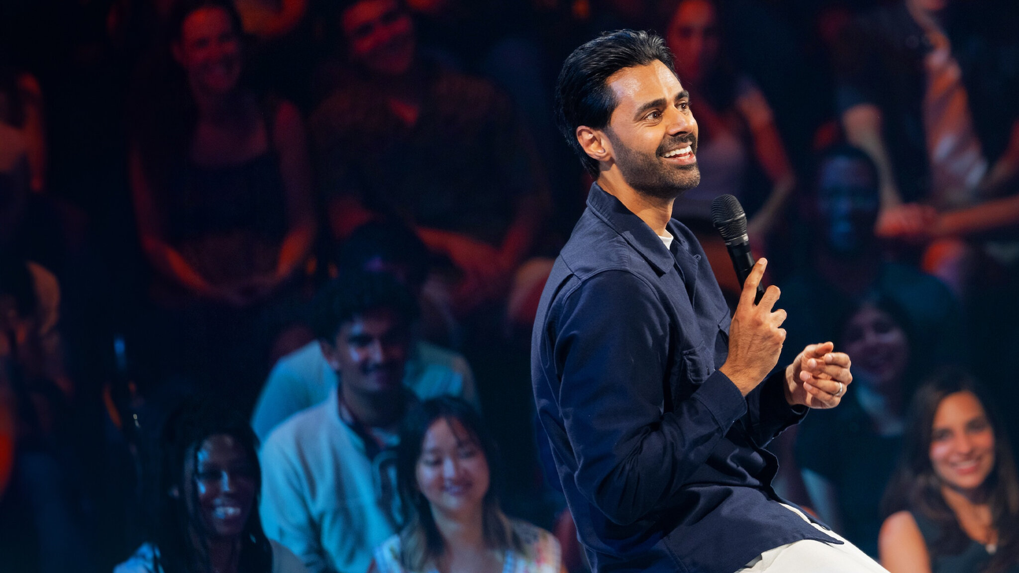 Watch Hasan Minhaj: Off With His Head | Netflix Official Site